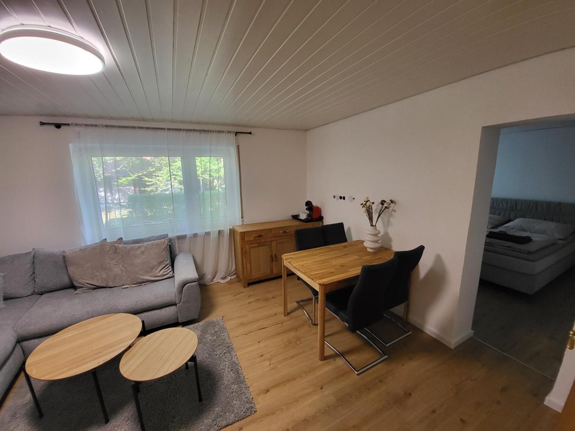 2 In Apartment *